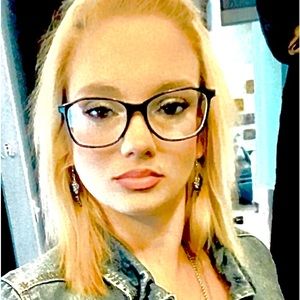 Meet your Posher, Christy